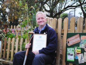 Newquay Zoo's wartime gardener and blogger Mark Norris with the BIAZA award for best plants in a landscape feature and design. 