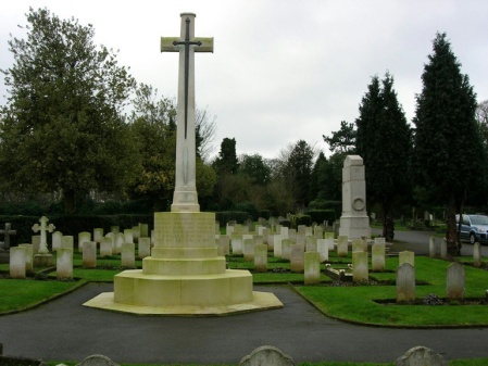 Several Kew staff are buried in Richmond Cemetery, not so far from the Royal Botanic Gardens Kew. (Image: CWGC website) 