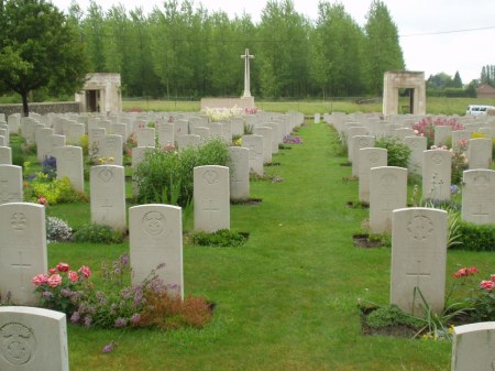 St. Vaast Cemetery (Image: CWGC website) 